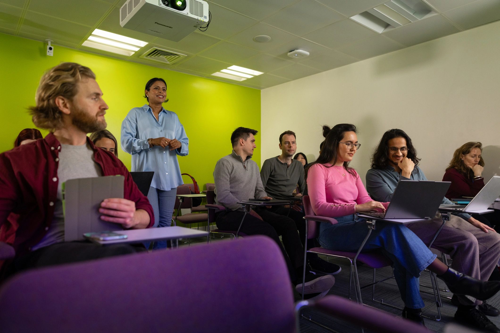 AI education seminar with learners and instructor